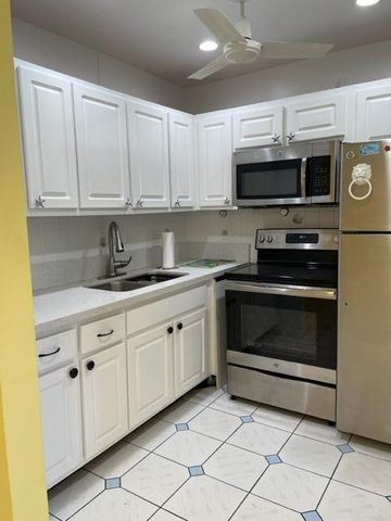 2960 Lake Osborne Drive 107, Lake Worth Beach, FL 33461