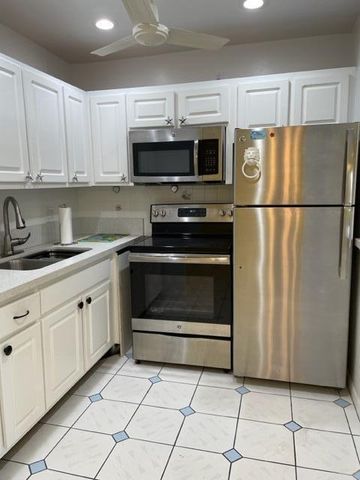2960 Lake Osborne Drive 107, Lake Worth Beach, FL 33461