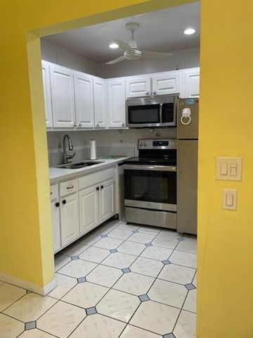 2960 Lake Osborne Drive 107, Lake Worth Beach, FL 33461