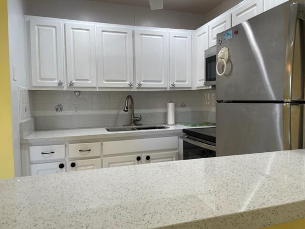 2960 Lake Osborne Drive 107, Lake Worth Beach, FL 33461