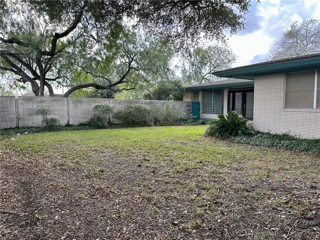 101 Ashburn Ave, Robstown, TX 78380