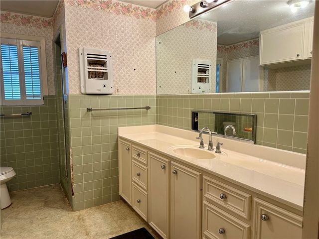 101 Ashburn Ave, Robstown, TX 78380