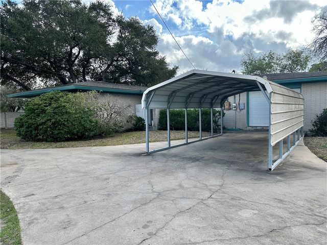 101 Ashburn Ave, Robstown, TX 78380