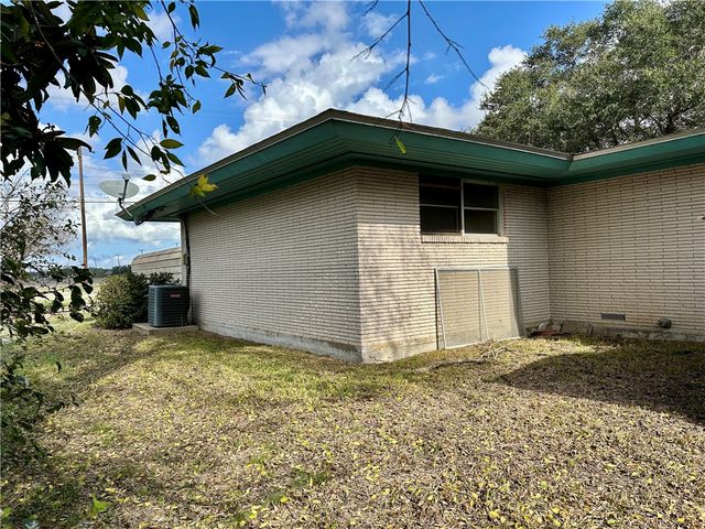 101 Ashburn Ave, Robstown, TX 78380