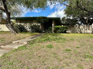 101 Ashburn Ave, Robstown, TX 78380