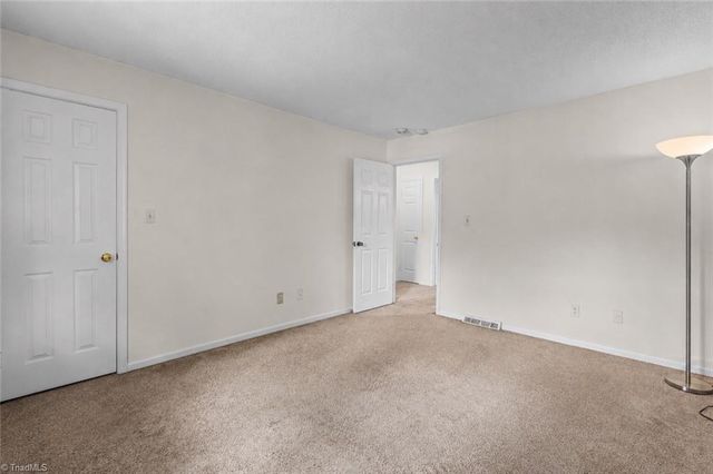 4000 S Bend Drive 109, Winston-salem, NC 27107