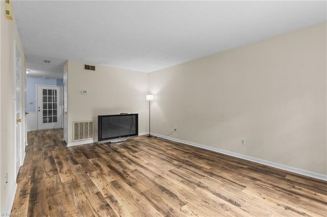 4000 S Bend Drive 109, Winston-salem, NC 27107