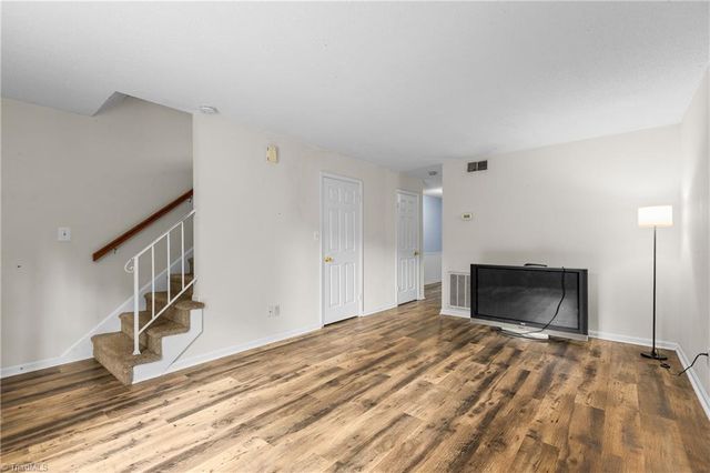 4000 S Bend Drive 109, Winston-salem, NC 27107