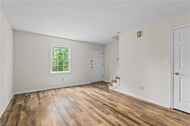 4000 S Bend Drive 109, Winston-salem, NC 27107