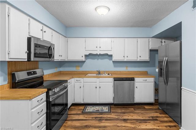 4000 S Bend Drive 109, Winston-salem, NC 27107