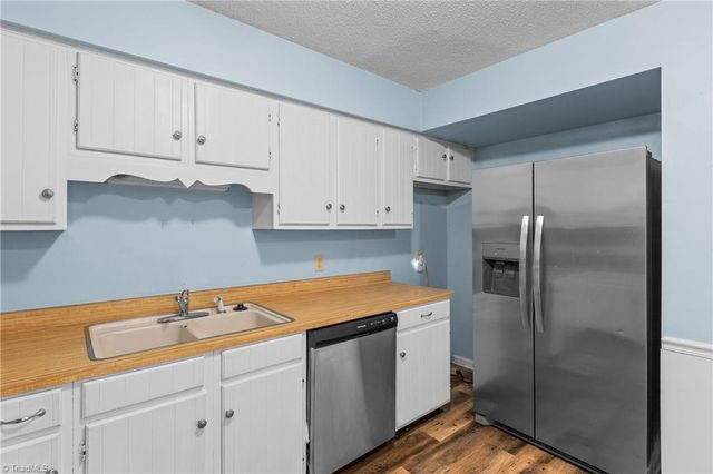 4000 S Bend Drive 109, Winston-salem, NC 27107