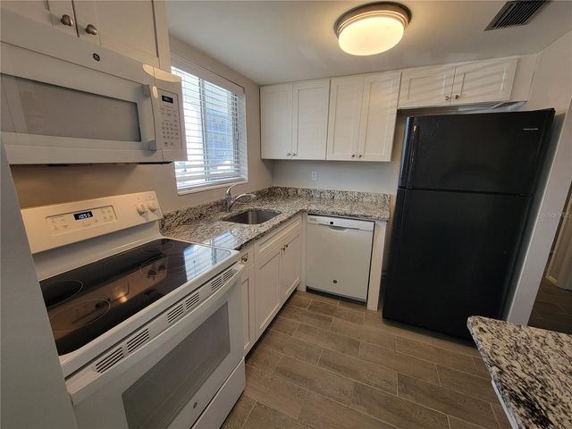 2009 CANAL DRIVE N4, Bradenton, FL 34207