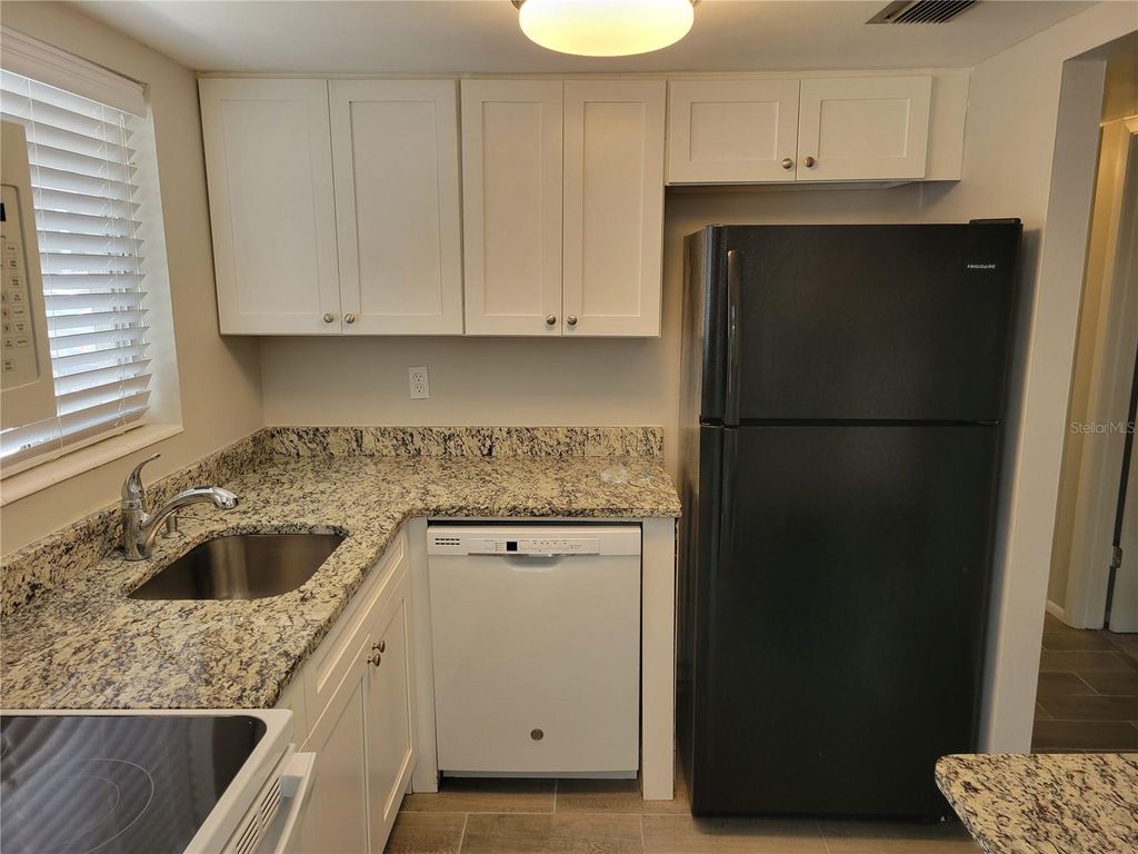 2009 CANAL DRIVE N4, BRADENTON, FL 34207 — photo 2