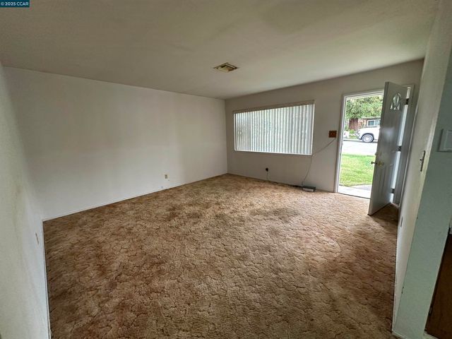 323 De Anza Dr, Vallejo, CA 94589