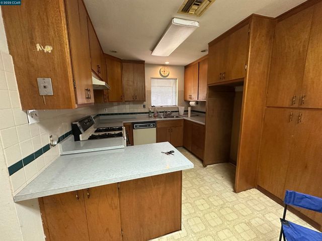 323 De Anza Dr, Vallejo, CA 94589