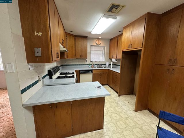 323 De Anza Dr, Vallejo, CA 94589