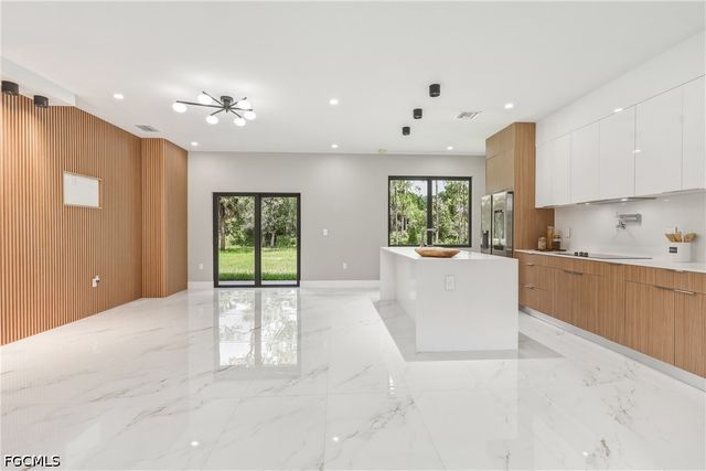 722 Roosevelt AVE, Lehigh Acres, FL 33936