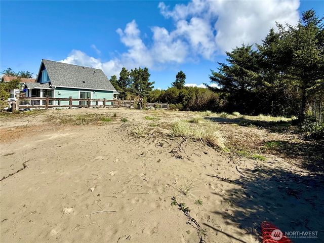 578 Sand Dune Avenue SW, Ocean Shores, WA 98569