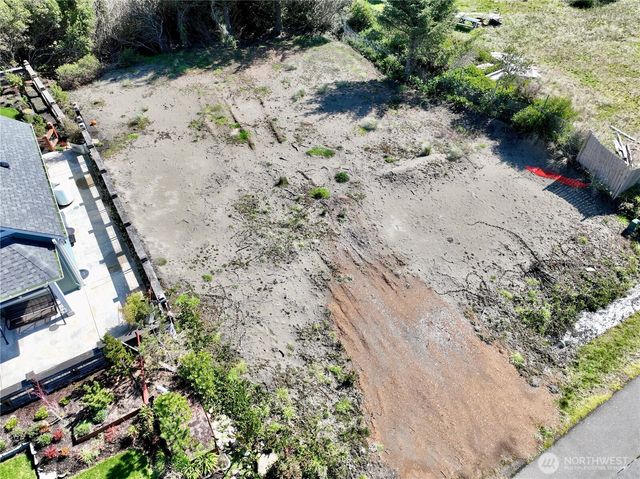 578 Sand Dune Avenue SW, Ocean Shores, WA 98569