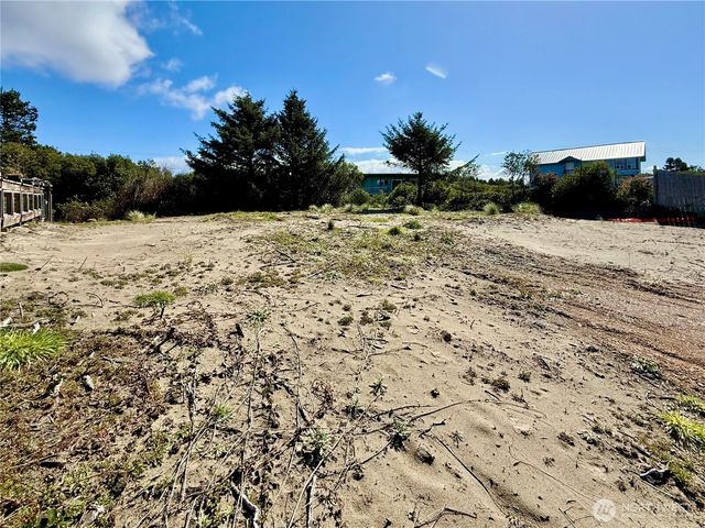 578 Sand Dune Avenue SW, Ocean Shores, WA 98569