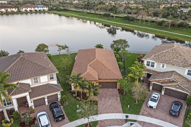 9820 S Miralago Way, Parkland, FL 33076