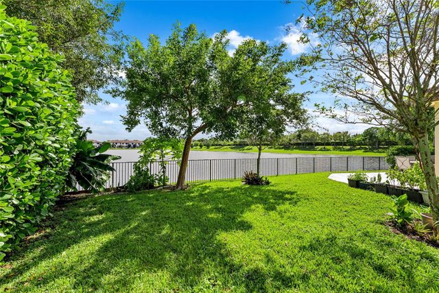 9820 S Miralago Way, Parkland, FL 33076