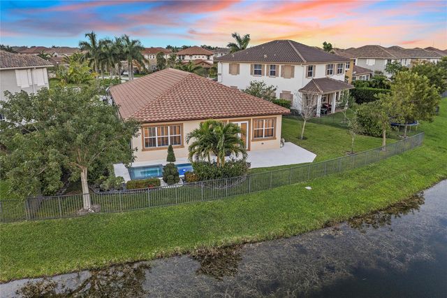 9820 S Miralago Way, Parkland, FL 33076