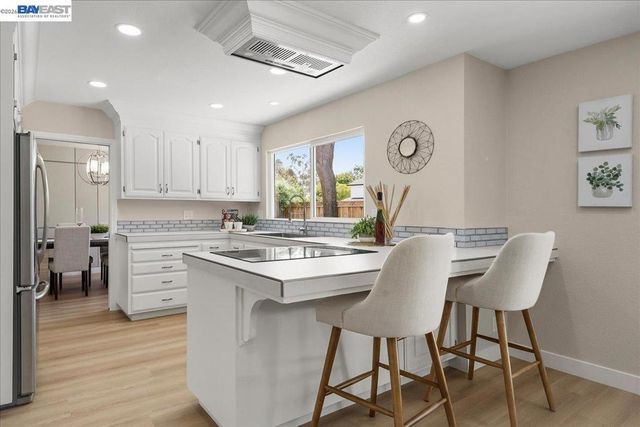 5613 Abington Ct, Newark, CA 94560
