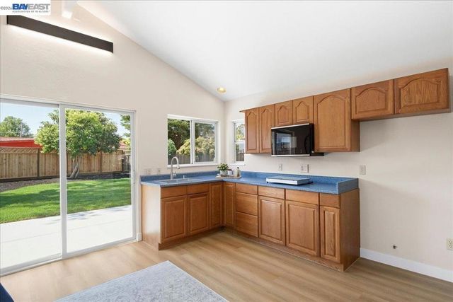 5613 Abington Ct, Newark, CA 94560