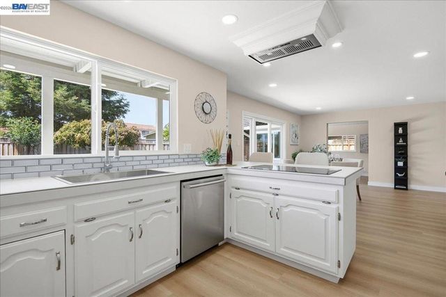 5613 Abington Ct, Newark, CA 94560