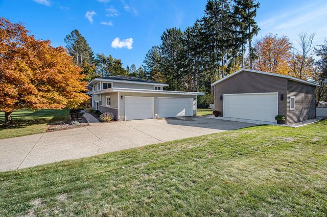 1187 Yorkshire Drive, Norton Shores City, MI 49441