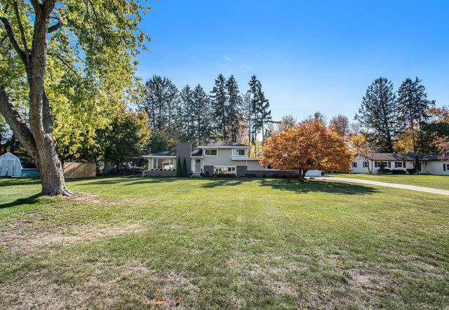 1187 Yorkshire Drive, Norton Shores City, MI 49441