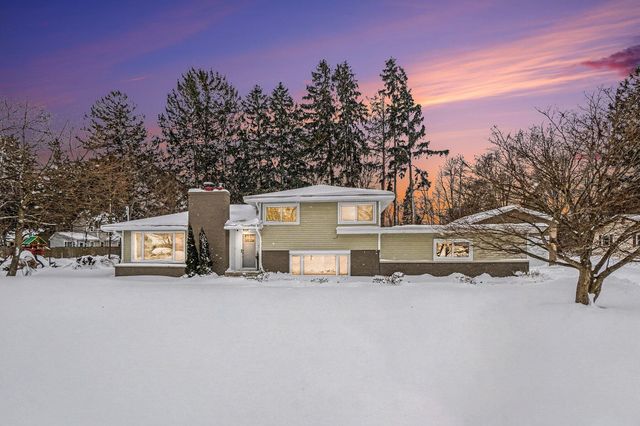 1187 Yorkshire Drive, Norton Shores City, MI 49441