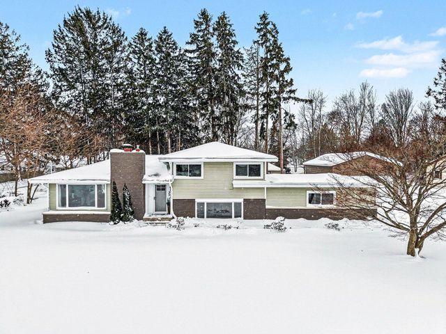 1187 Yorkshire Drive, Norton Shores City, MI 49441