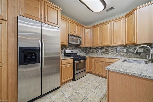114 Bluff TER, Newport News, VA 23602