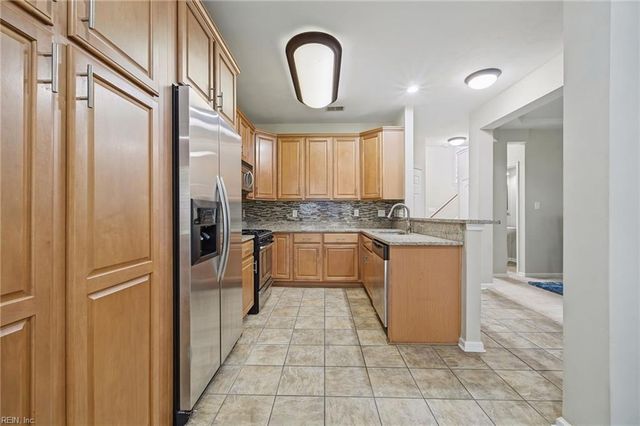 114 Bluff TER, Newport News, VA 23602