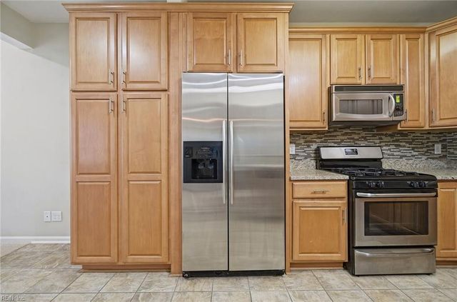 114 Bluff TER, Newport News, VA 23602