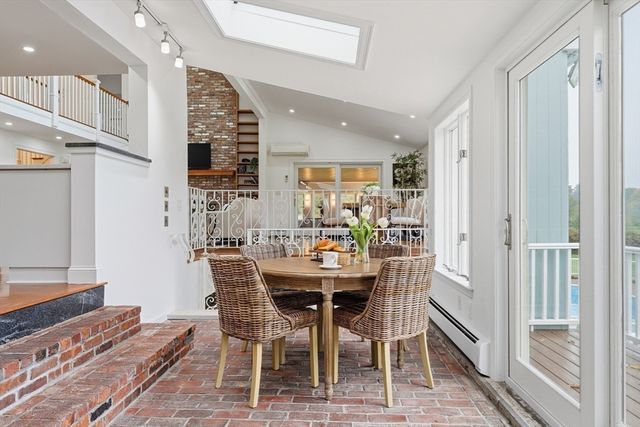 6 Lynbrook Rd, Southborough, MA 01772