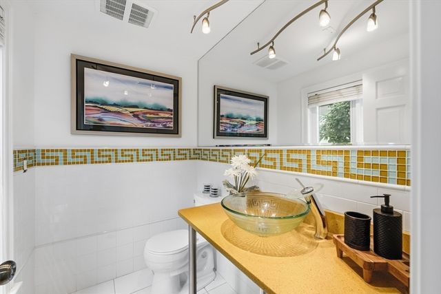 6 Lynbrook Rd, Southborough, MA 01772