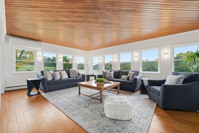 6 Lynbrook Rd, Southborough, MA 01772