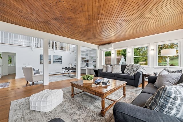 6 Lynbrook Rd, Southborough, MA 01772