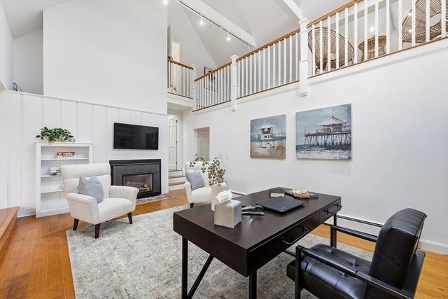 6 Lynbrook Rd, Southborough, MA 01772