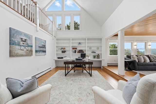 6 Lynbrook Rd, Southborough, MA 01772