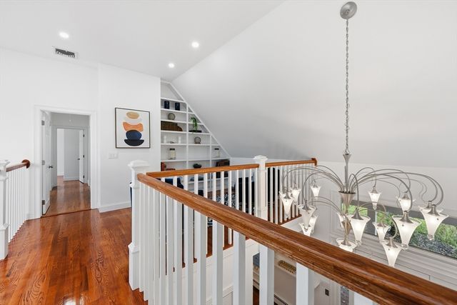 6 Lynbrook Rd, Southborough, MA 01772