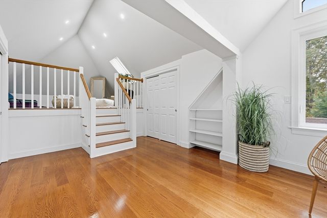 6 Lynbrook Rd, Southborough, MA 01772