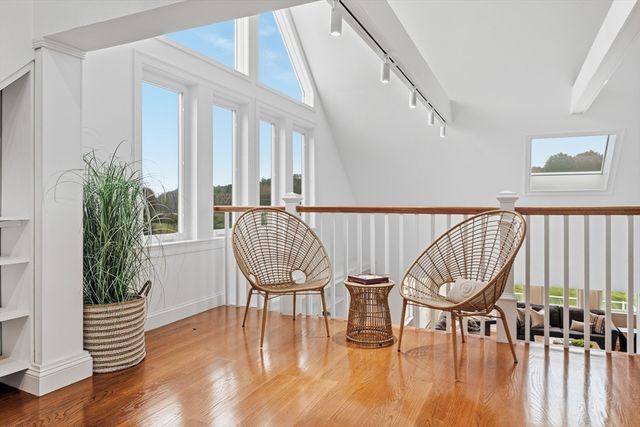 6 Lynbrook Rd, Southborough, MA 01772