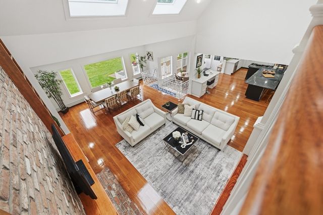 6 Lynbrook Rd, Southborough, MA 01772