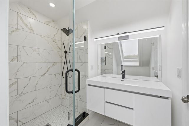 6 Lynbrook Rd, Southborough, MA 01772