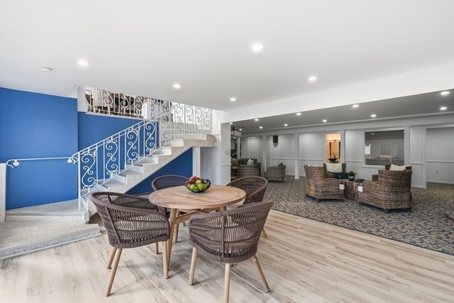 6 Lynbrook Rd, Southborough, MA 01772