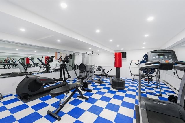 6 Lynbrook Rd, Southborough, MA 01772